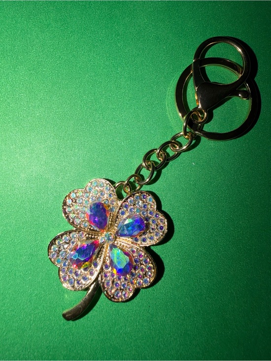The Unbranded Brand Accessories - Iridescent Crystal Four-Leaf Clover Keychain - Gold Tone NWOT